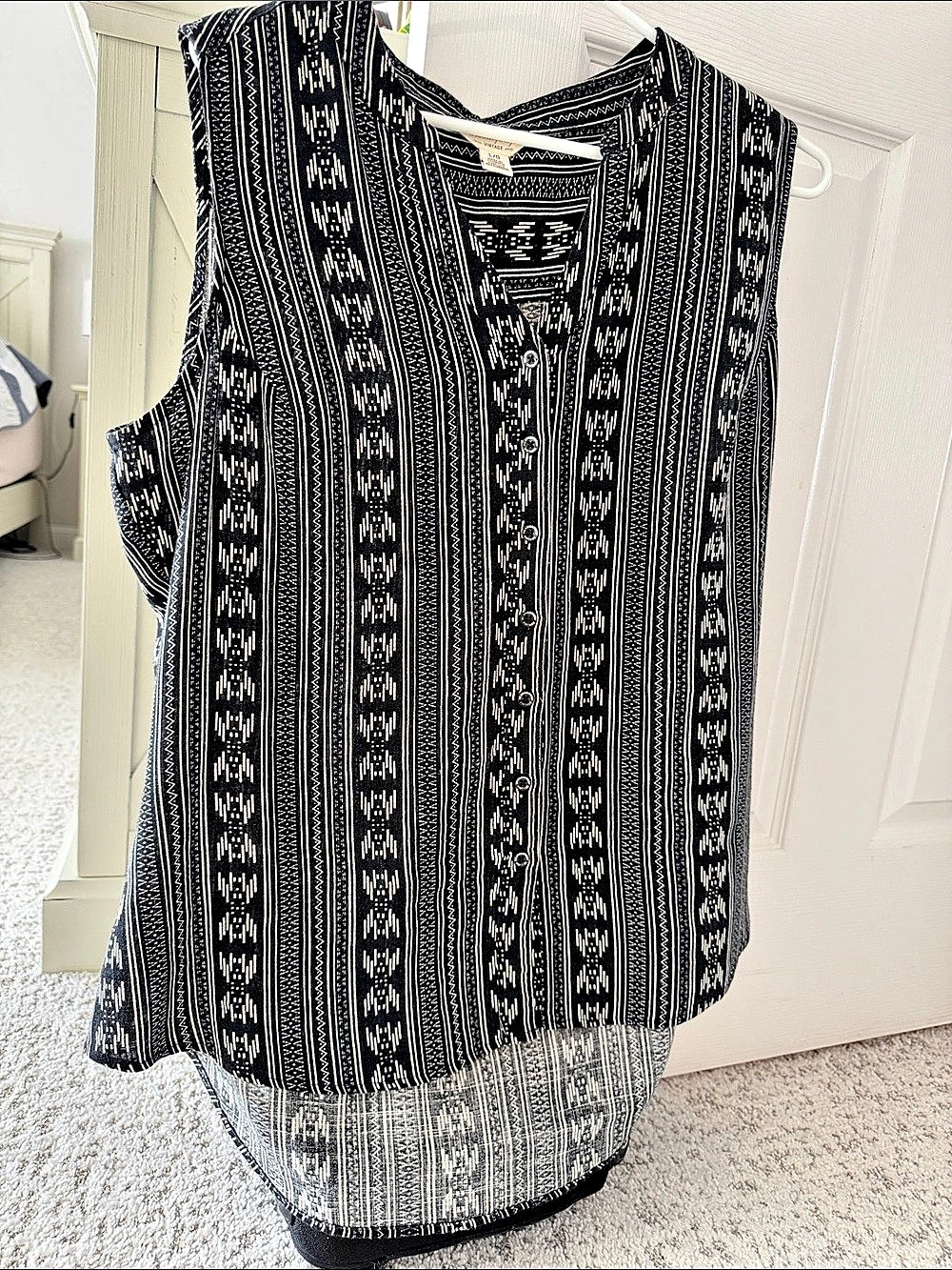 Universal Thread Black & White Geometric Tunic